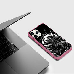 Чехол iPhone 11 Pro матовый Кричащий самурай и огромный монстр, цвет: 3D-малиновый — фото 2