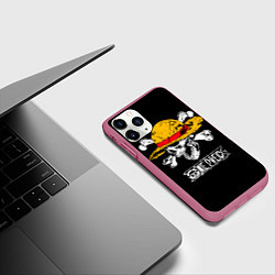 Чехол iPhone 11 Pro матовый One piece - череп и кости, цвет: 3D-малиновый — фото 2