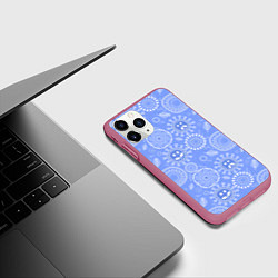 Чехол iPhone 11 Pro матовый Синие цветочные рожицы, цвет: 3D-малиновый — фото 2