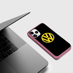Чехол iPhone 11 Pro матовый Volkswagen logo yellow, цвет: 3D-малиновый — фото 2
