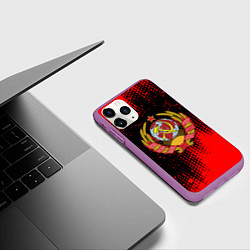 Чехол iPhone 11 Pro матовый СССР краски красные текстура, цвет: 3D-фиолетовый — фото 2