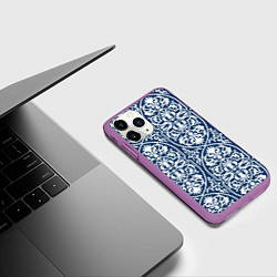 Чехол iPhone 11 Pro матовый Геометрический узор арабеска бело-синий, цвет: 3D-фиолетовый — фото 2