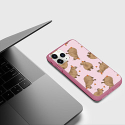 Чехол iPhone 11 Pro матовый Паттерн с капибарами и мандаринками розовый, цвет: 3D-малиновый — фото 2