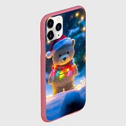 Чехол iPhone 11 Pro матовый Медвежонок в новогодних гирляндах, цвет: 3D-малиновый — фото 2