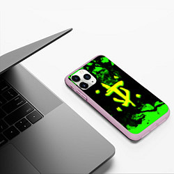 Чехол iPhone 11 Pro матовый Doom кислотное лого в огне, цвет: 3D-розовый — фото 2