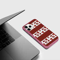 Чехол iPhone 11 Pro матовый Новогодний паттерн, цвет: 3D-малиновый — фото 2