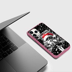 Чехол iPhone 11 Pro матовый Средневековый воин скелет в шапке Санты, цвет: 3D-малиновый — фото 2