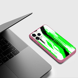 Чехол iPhone 11 Pro матовый Вертикальные чёрно-белые линии на зелёном фоне, цвет: 3D-малиновый — фото 2