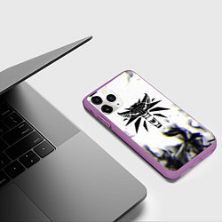 Чехол iPhone 11 Pro матовый Ведьмак глитч огонь, цвет: 3D-фиолетовый — фото 2