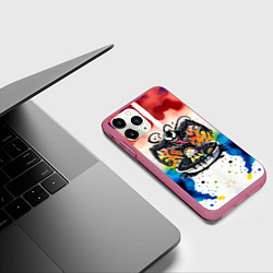 Чехол iPhone 11 Pro матовый Веном присмотрелся к Морти - ядовитая слизь, цвет: 3D-малиновый — фото 2