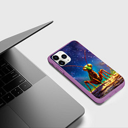 Чехол iPhone 11 Pro матовый Богомол и звездное небо, цвет: 3D-фиолетовый — фото 2