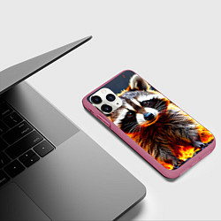 Чехол iPhone 11 Pro матовый Енот в огне, цвет: 3D-малиновый — фото 2