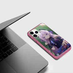 Чехол iPhone 11 Pro матовый Genshin Impact Ситлали под зелёным листом, цвет: 3D-малиновый — фото 2