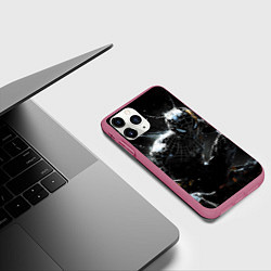 Чехол iPhone 11 Pro матовый Человек-паук в черном костюме, цвет: 3D-малиновый — фото 2