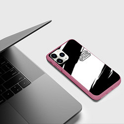 Чехол iPhone 11 Pro матовый PUBG черно белые краски, цвет: 3D-малиновый — фото 2