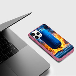 Чехол iPhone 11 Pro матовый Синяя боксерская груша в огне, цвет: 3D-малиновый — фото 2