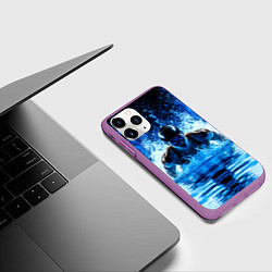 Чехол iPhone 11 Pro матовый Плавание брассом в черном бассейне, цвет: 3D-фиолетовый — фото 2