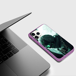 Чехол iPhone 11 Pro матовый Скелет космонавта перед планетой, цвет: 3D-фиолетовый — фото 2