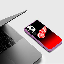 Чехол iPhone 11 Pro матовый Детройт Ред Уингз - градиент, цвет: 3D-фиолетовый — фото 2