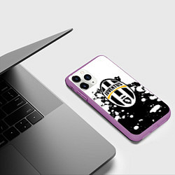 Чехол iPhone 11 Pro матовый Juventus белые краски текстура, цвет: 3D-фиолетовый — фото 2