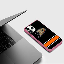 Чехол iPhone 11 Pro матовый Anaheim Ducks Selanne, цвет: 3D-малиновый — фото 2