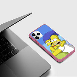 Чехол iPhone 11 Pro матовый Гомер и Мардж, цвет: 3D-малиновый — фото 2