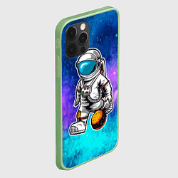 Чехол для iPhone 12 Pro Космонавт играет планетой, цвет: 3D-салатовый — фото 2