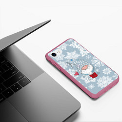Чехол iPhone 7/8 матовый Зимний гномик, цвет: 3D-малиновый — фото 2