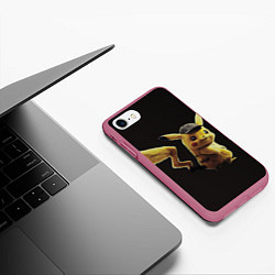Чехол iPhone 7/8 матовый Детектив Пикачу, цвет: 3D-малиновый — фото 2