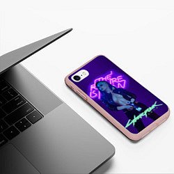 Чехол iPhone 7/8 матовый Cyberpunk 2077 V, цвет: 3D-светло-розовый — фото 2
