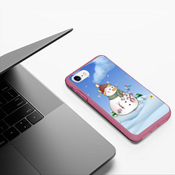 Чехол iPhone 7/8 матовый Веселый Снеговичок, цвет: 3D-малиновый — фото 2