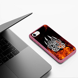 Чехол iPhone 7/8 матовый РУНЫ ВЕЛЕС ОГОНЬ, цвет: 3D-малиновый — фото 2
