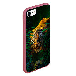 Чехол iPhone 7/8 матовый Крадущийся тигр в джунглях, цвет: 3D-малиновый — фото 2