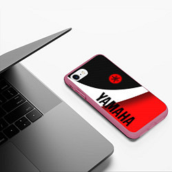Чехол iPhone 7/8 матовый ЯМАХА - СПОРТИВНЫЙ КАРБОН, цвет: 3D-малиновый — фото 2
