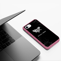 Чехол iPhone 7/8 матовый Velial squad: руки, цвет: 3D-малиновый — фото 2