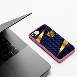 Чехол iPhone 7/8 матовый Золотой герб России на объемном синим фоне, цвет: 3D-малиновый — фото 2