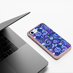 Чехол iPhone 7/8 матовый Фиолетовые цветы узор, цвет: 3D-светло-розовый — фото 2