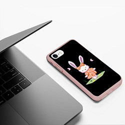 Чехол iPhone 7/8 матовый Крольчонок С Бантиком На Чёрном Фоне, цвет: 3D-светло-розовый — фото 2