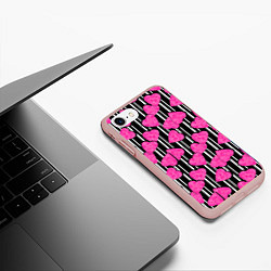 Чехол iPhone 7/8 матовый Малиновые мраморные сердца на полосатом черно фоне, цвет: 3D-светло-розовый — фото 2