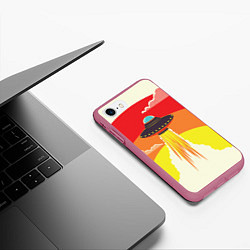 Чехол iPhone 7/8 матовый Ретро футуризм летающий корабль НЛО, цвет: 3D-малиновый — фото 2