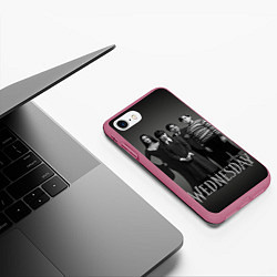 Чехол iPhone 7/8 матовый Портрет семейки Аддамс, цвет: 3D-малиновый — фото 2