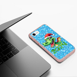 Чехол iPhone 7/8 матовый Удивленный дракон 2024, цвет: 3D-светло-розовый — фото 2