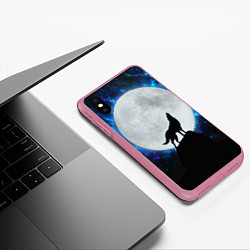 Чехол iPhone XS Max матовый Волк воющий на луну, цвет: 3D-малиновый — фото 2