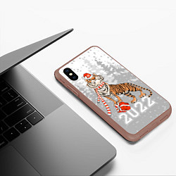 Чехол iPhone XS Max матовый Тигр с подарками, цвет: 3D-коричневый — фото 2