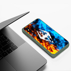 Чехол iPhone XS Max матовый TES SKYRIM BATTLE FIRE БИТВА ОГНЕЙ, цвет: 3D-темно-зеленый — фото 2