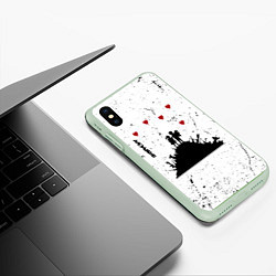 Чехол iPhone XS Max матовый Banksy мальчик и девочка на горе оружия, цвет: 3D-салатовый — фото 2