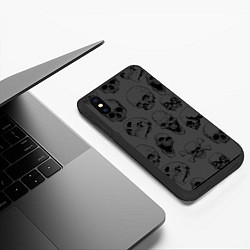 Чехол iPhone XS Max матовый Раскиданные черепа, цвет: 3D-черный — фото 2