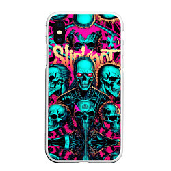 Чехол iPhone XS Max матовый Slipknot на фоне рок черепов, цвет: 3D-белый
