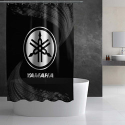 Шторка для душа Yamaha speed на темном фоне со следами шин, цвет: 3D-принт — фото 2