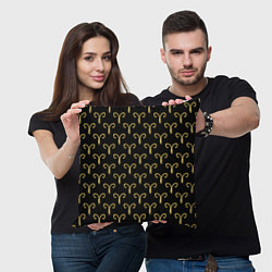 Подушка квадратная Золотой овен на черном фоне Паттерн, цвет: 3D-принт — фото 2